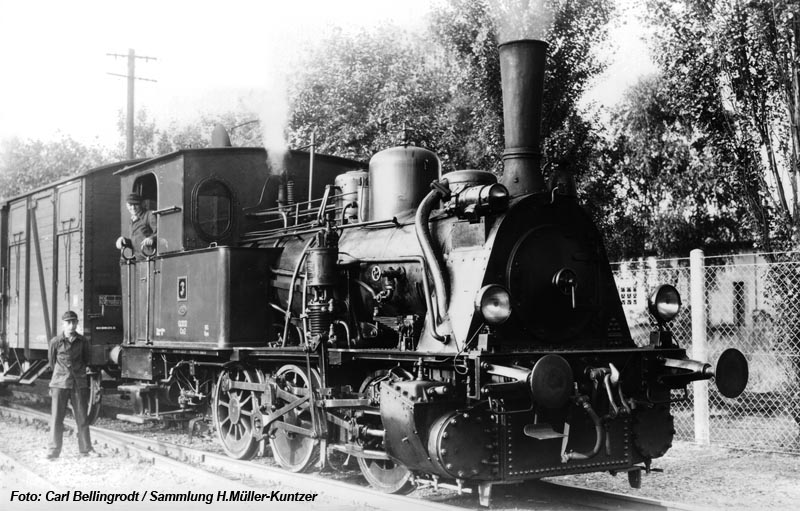 Lok 3 der Hoyaer Eisenbahngesellschaft mit Personal