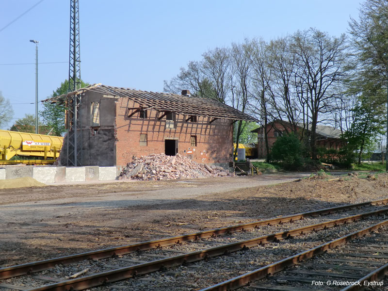 Abriss des alten Raiffeisen-Gebäudes am 22.04.2011