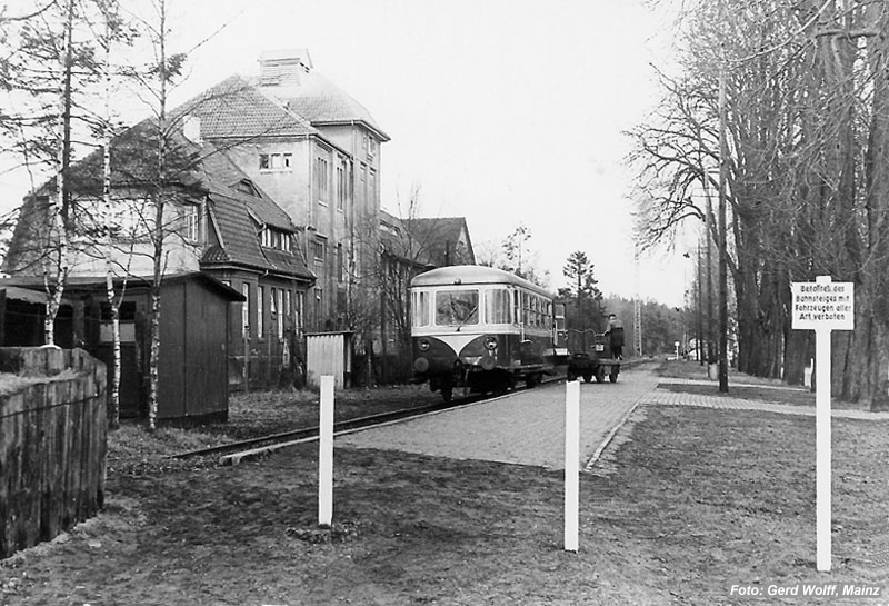 Triebwagen T2 der Verkehrsbetriebe Grafschaft Hoya (VGH) in Eystrup