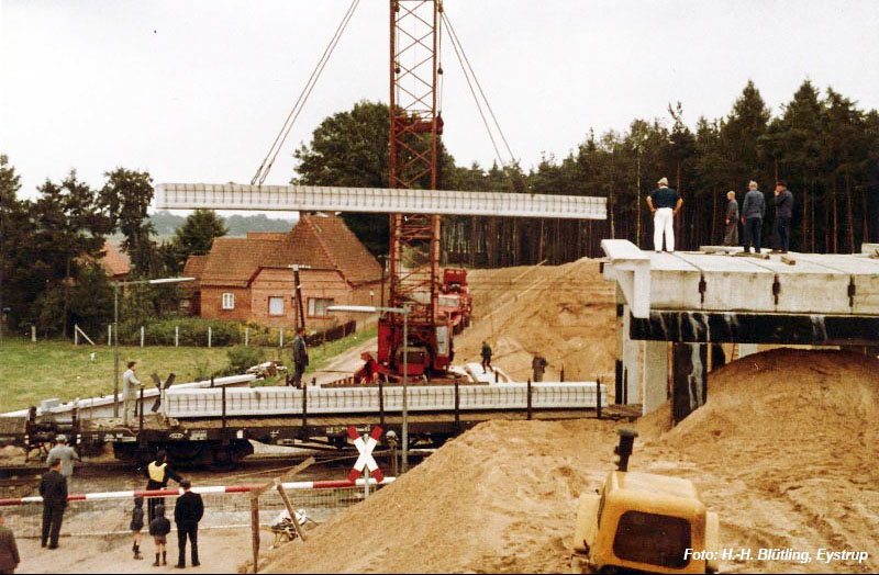 Bau einer Bahnüberführung 1967
