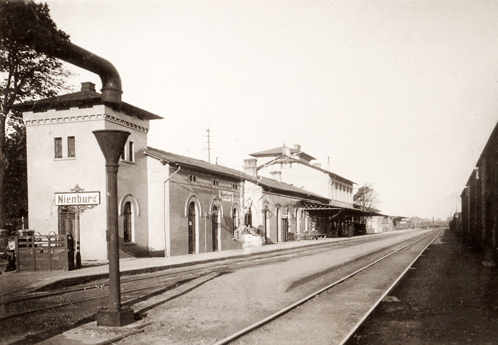 Bahnsteigseite des Nienburger Bahnhofs vor dem Umbau der Gleisanlagen vor 1893
