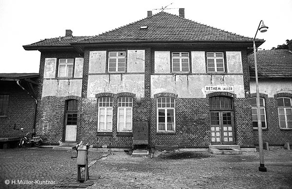 Empfangsgebäude des Bf  Rethem/Aller 1978