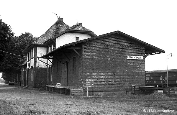 Empfangsgebäude des Bf  Rethem/Aller 1978